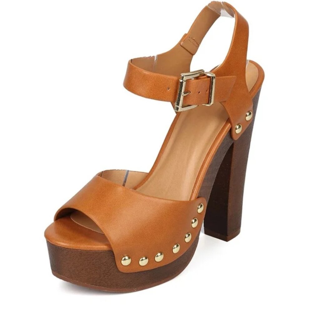 NWOT etc Studded Platform Block Heels